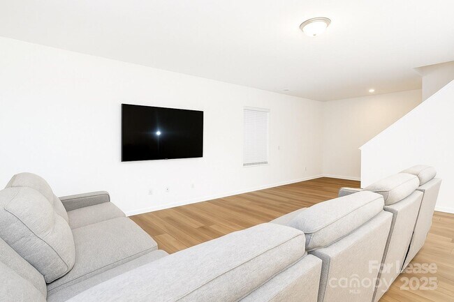 Building Photo - 11028 Wickenden Wy