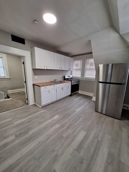 Building Photo - 307 S Park St