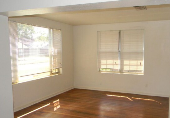 Building Photo - 1335 W 12th St