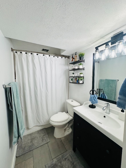 Building Photo - 6659 Interlochen Ln