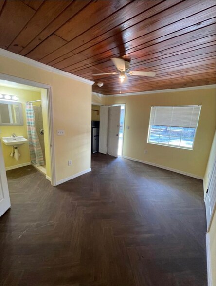 Building Photo - 16502 Spring St