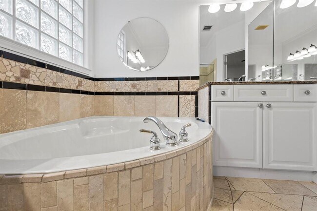 Building Photo - 2303 El Sol Dr