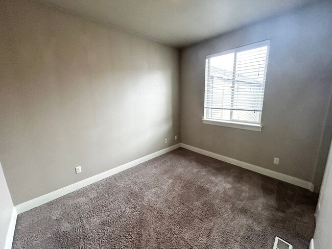 Building Photo - 3 Bedroom Home Across The Street From Villa Sports!!
