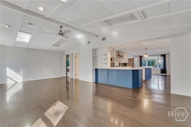 Building Photo - 2337 Shirley Dr