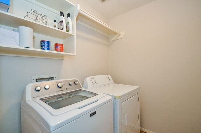 Building Photo - 2218 Millerton Ln