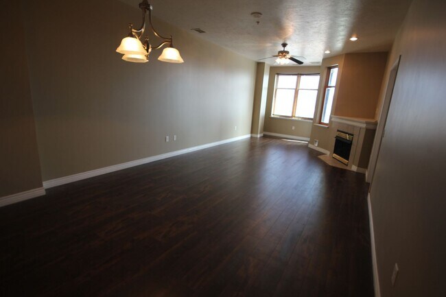Building Photo - Luxury Living in Downtown Provo