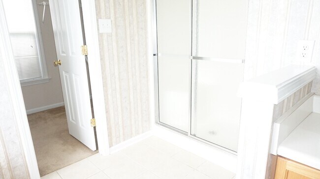 Building Photo - 104 Nesting Ln