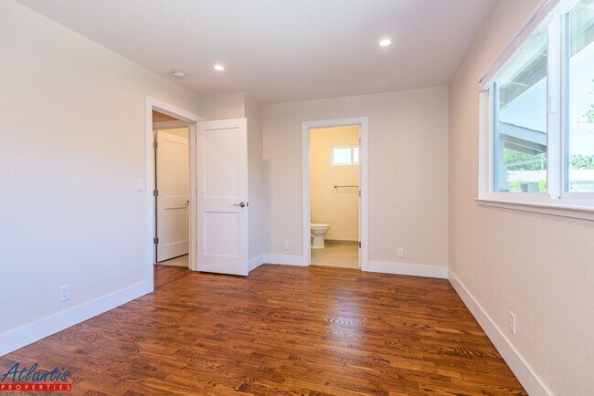 Building Photo - Gorgeous & Remodeled Home