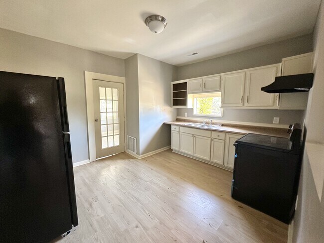 Building Photo - 630 77th St S