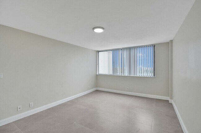Building Photo - 4810