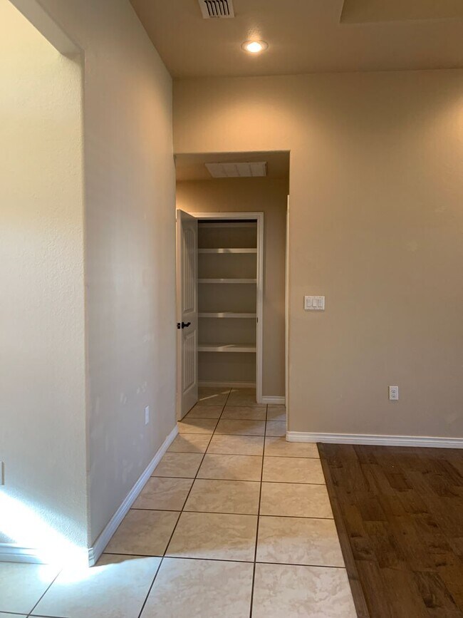 Building Photo - 4301 Sandstone Dr