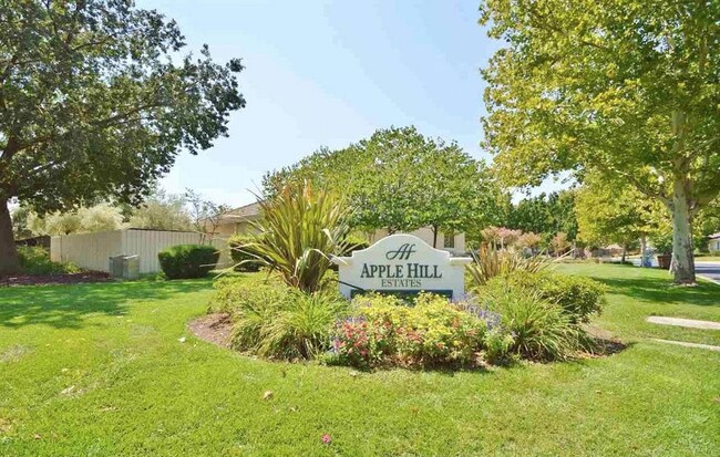 Building Photo - Single Story 3 Bed 2 Bath in Apple Hill!