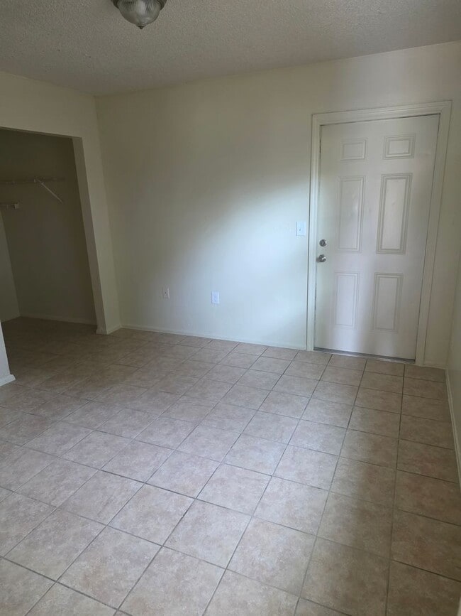 Building Photo - 3/2 DUPLEX
