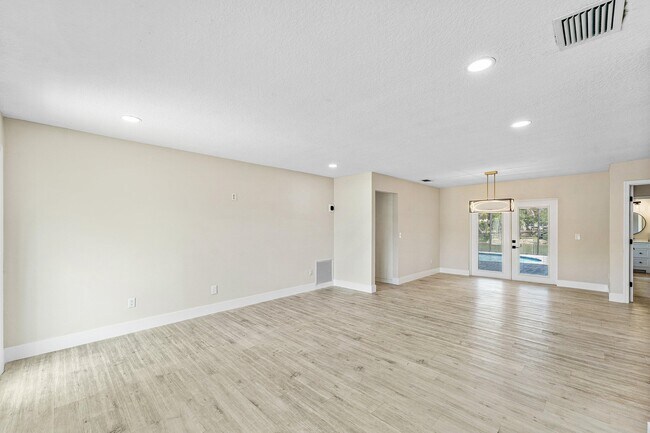 Building Photo - 10725 Eureka St