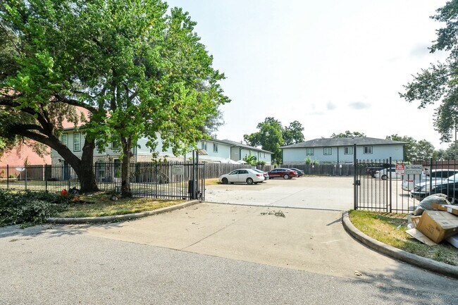 Building Photo - 1116 Murrayhill Dr
