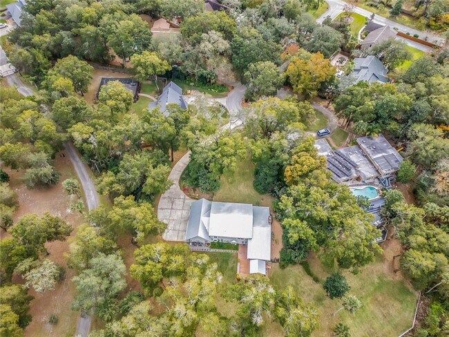 Building Photo - 8 Fernwood Trail