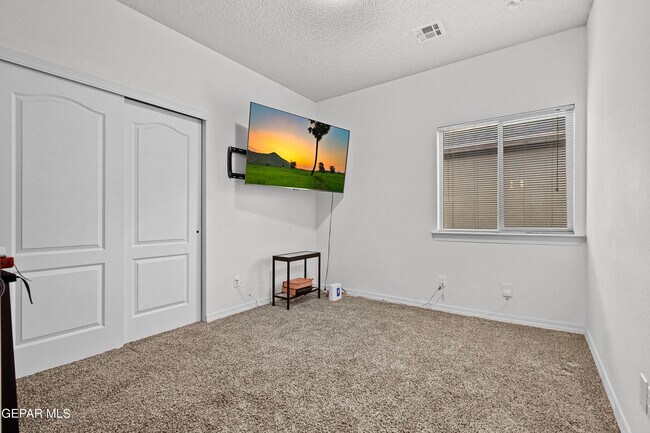 Building Photo - 3768 Loma Adriana