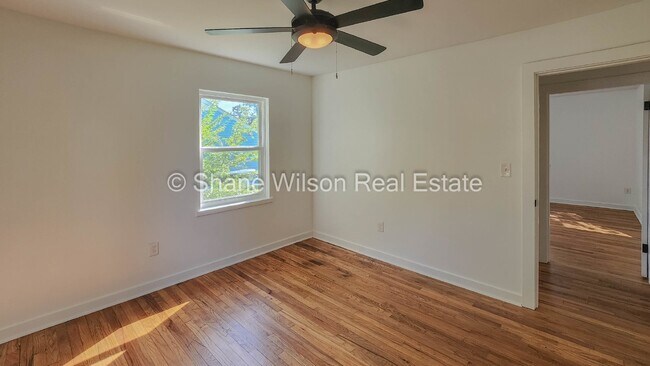 Building Photo - 3 BR / 1 BA East Ridge home for lease!