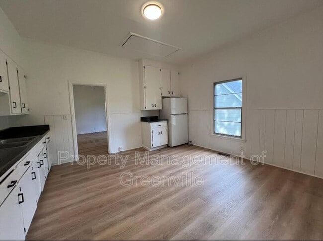 Building Photo - 17 Henry St