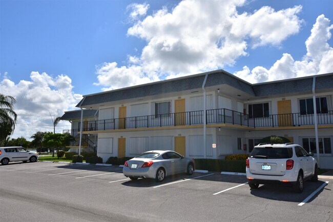Building Photo - 3240 Lake Osborne Dr