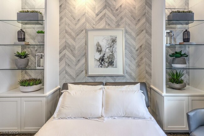 Building Photo - 2542 Strathmill Ave