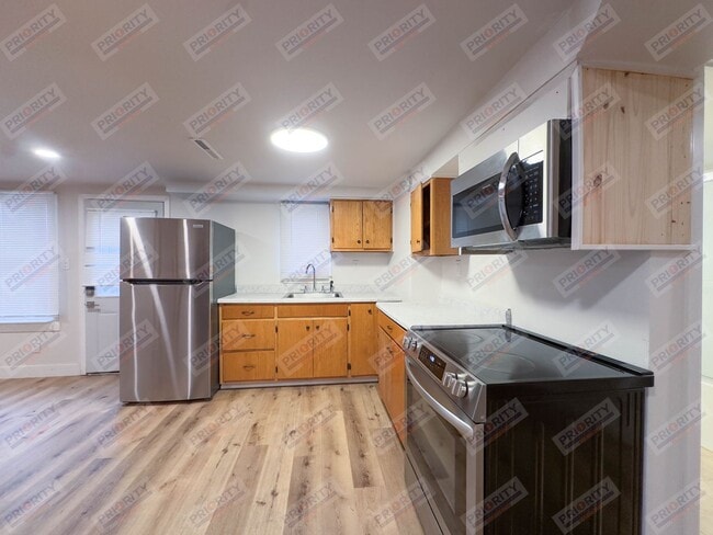 Building Photo - Updated Downtown Ranch with Mother-in-Law Suite