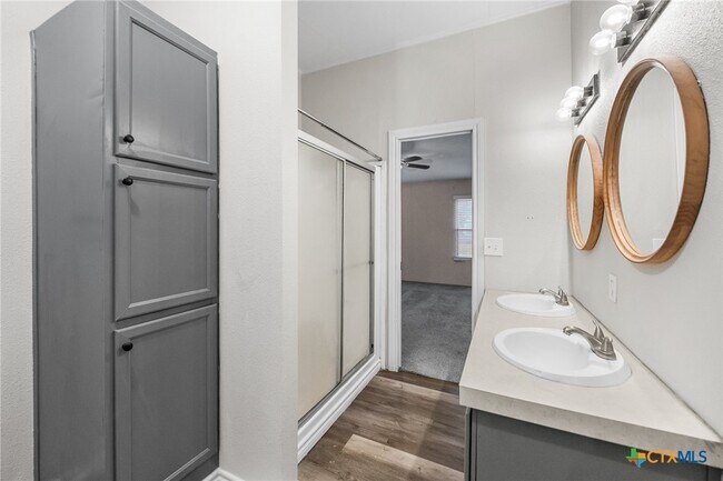 Building Photo - 2676 Pahmeyer Rd