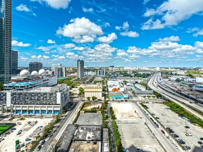 Building Photo - 1000 Biscayne Blvd