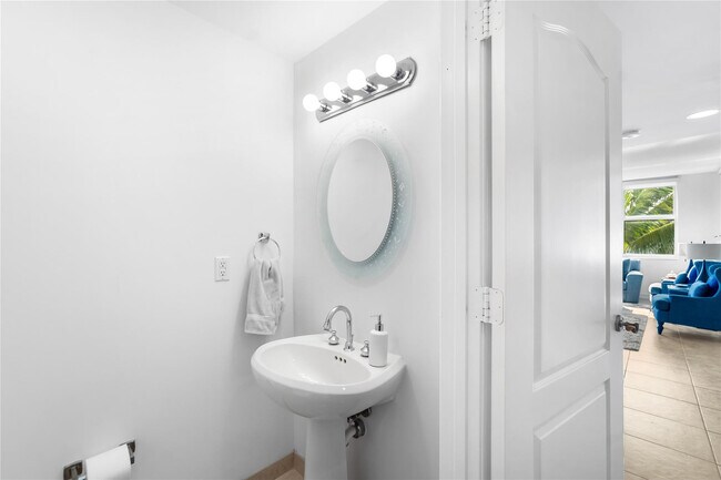 Building Photo - 101 SE 20th Ave