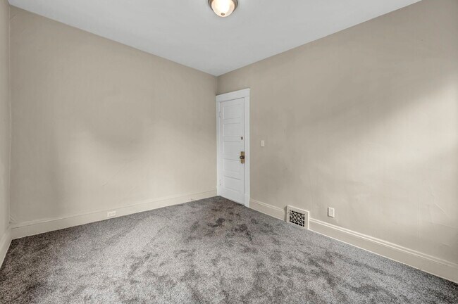 Building Photo - 4093 E 64th St