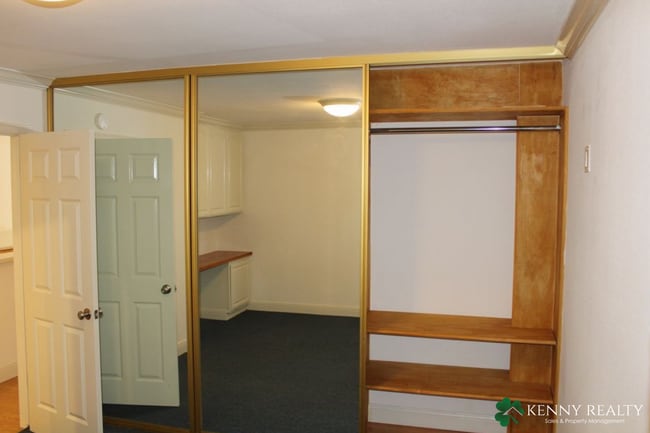 Building Photo - Rare Corner One Bedroom Fully Remodeled w/ In-Unit Laundry