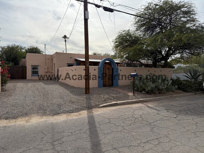 Building Photo - Spacious Four Bedroom Home