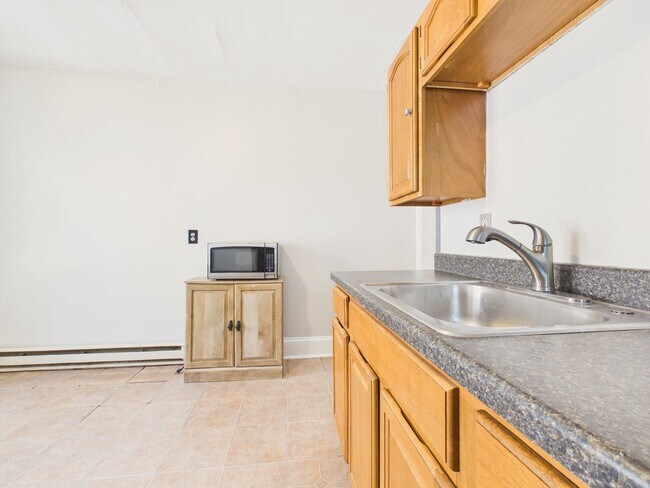 Building Photo - 1528 Green St