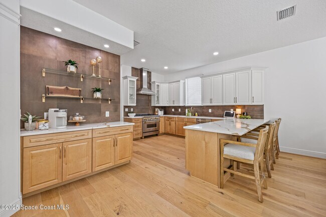 Building Photo - 385 Newport Dr