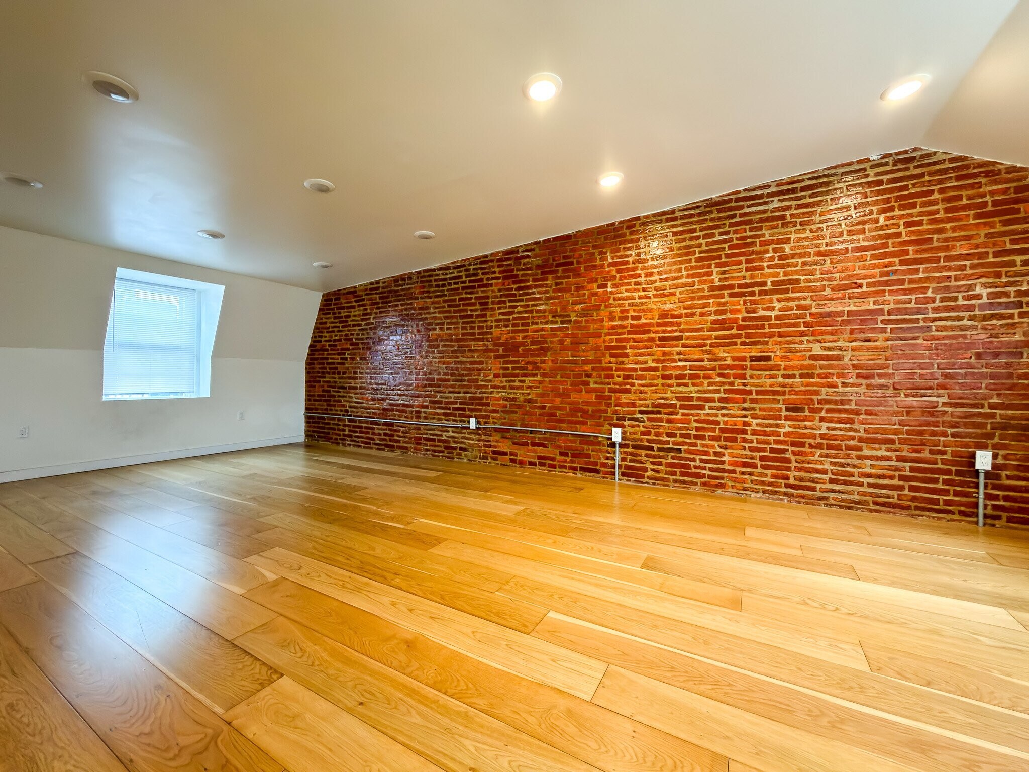 Building Photo - 2129 Pine St