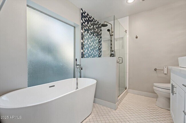 Building Photo - 8635 Via De Ln