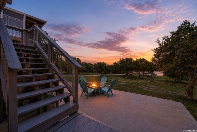 Building Photo - 2681 Lakeview Dr