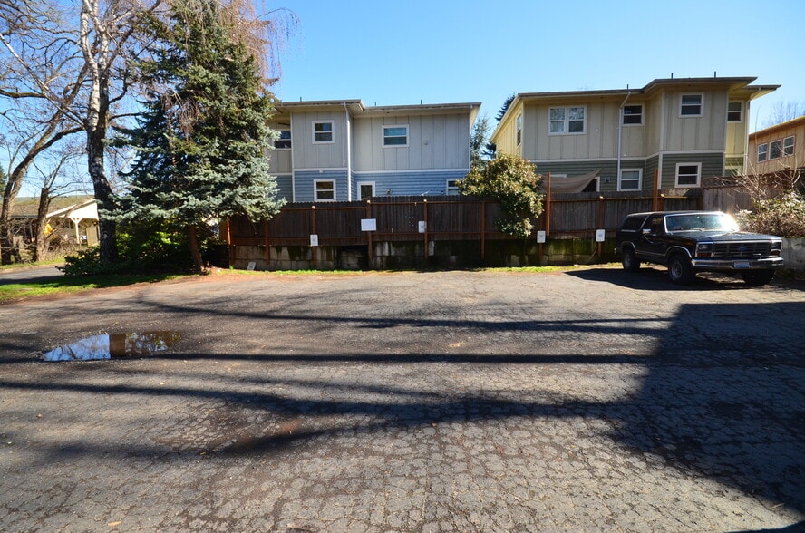 Building Photo - 501 13th St