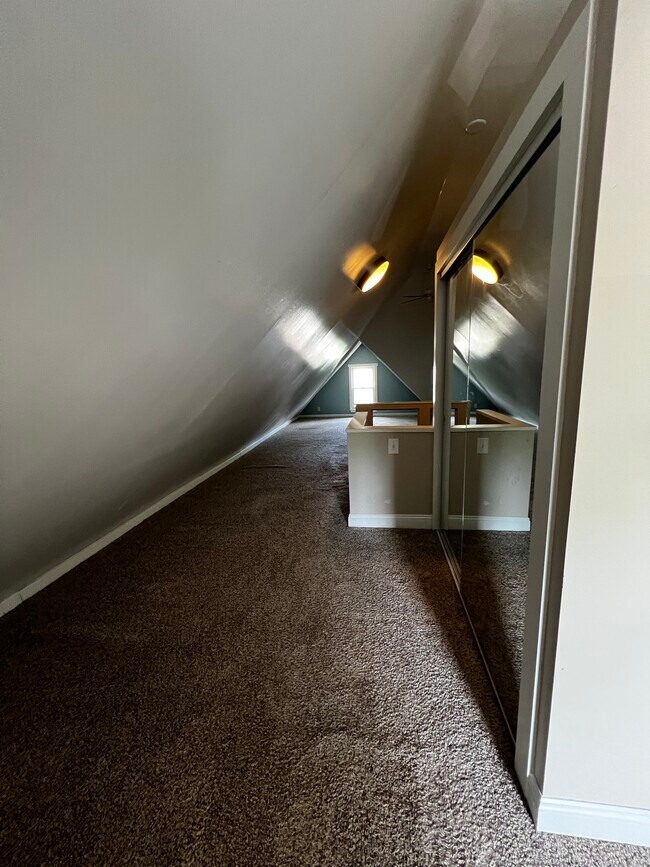 Attic/3rd Bedroom - 461 E Beck St