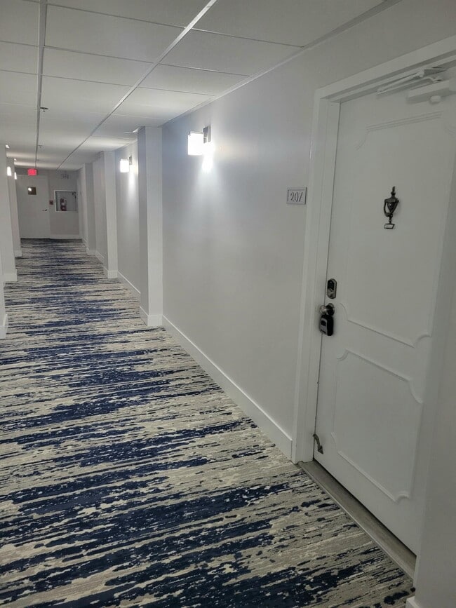 Building Photo - 3221 S Ocean Blvd