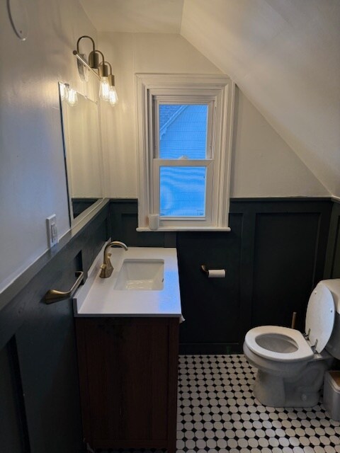 Building Photo - 1024 W Front St