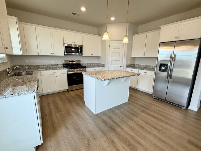 Building Photo - Beautiful New Home in Sought After Neighbo...