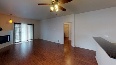 Building Photo - Perfect For Nursing Student - Beautiful Condo w/ Garage. Close To St. Vincents Hospital