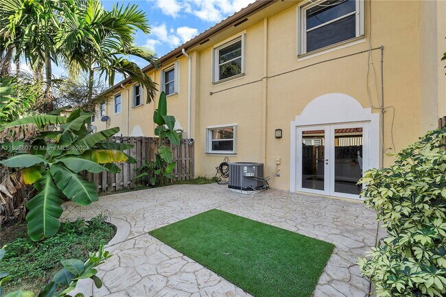 Building Photo - 4960 SW 136th Ave