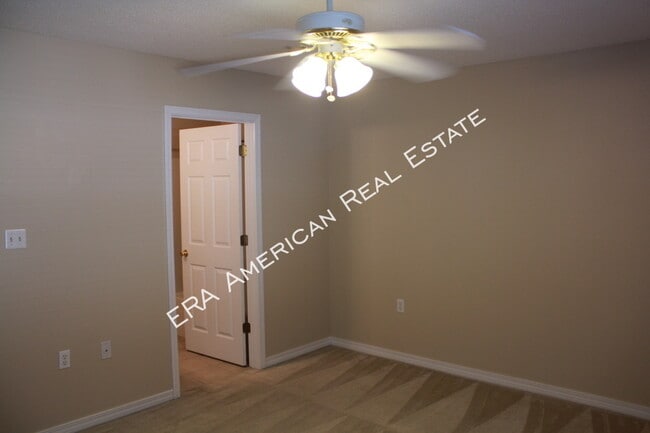 Building Photo - 976 Scenic Oak Ln