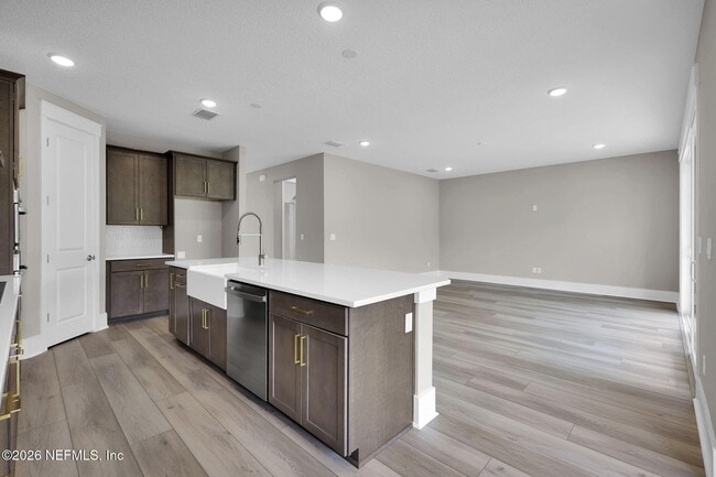 Building Photo - 202 Sutton Dr