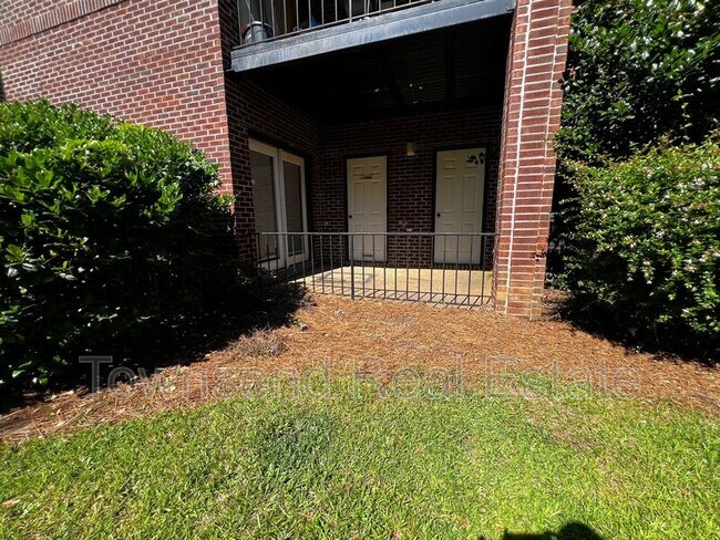 Building Photo - 1005 Ancestry Dr