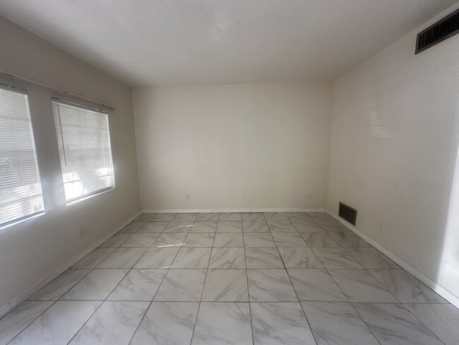 Building Photo - 1315 E Silver Springs Blvd