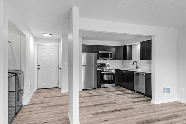Building Photo - Newly Remodeled Mission Park Apartment!