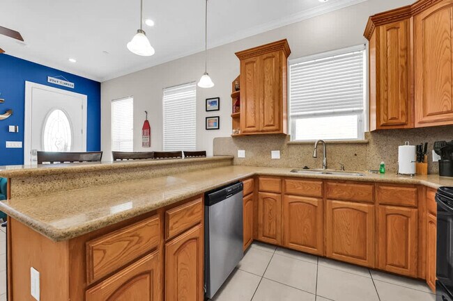 Building Photo - 117 E Lantana St